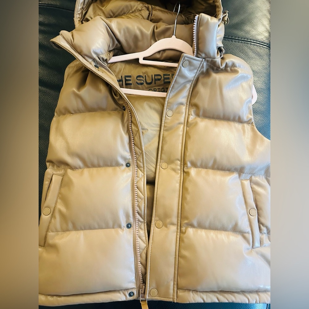 Aritzia - leather super Puff jacket- warm and so chic - excellent condition